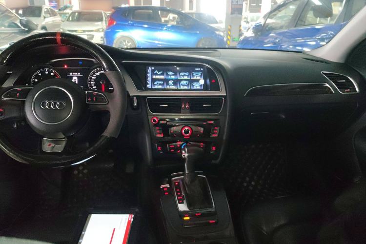 Used Audi A4L 2013 35 TFSI Automatic Comfort Model Center Console