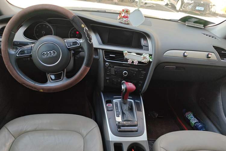 Used Audi A4L 2013 35 TFSI Automatic Standard Model Center Console