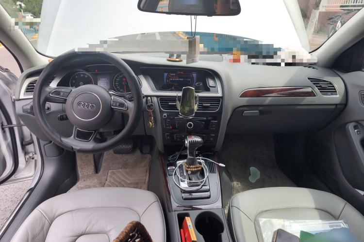 Used Audi A4L 2013 35 TFSI Automatic Comfort Model Center Console