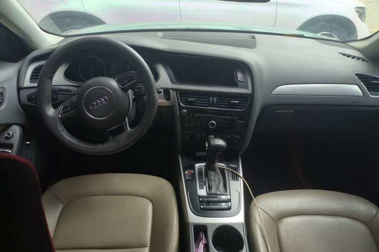 Used Audi A4L 2013 35 TFSI Automatic Standard Model Center Console