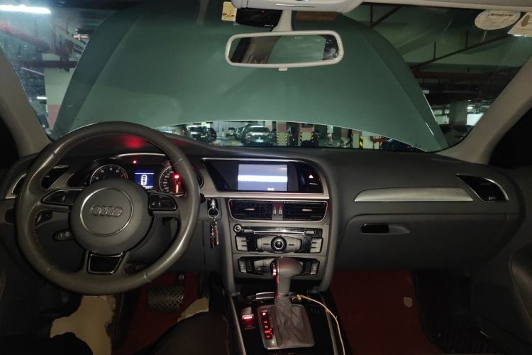 Used Audi A4L 2013 35 TFSI Automatic Standard Model Center Console