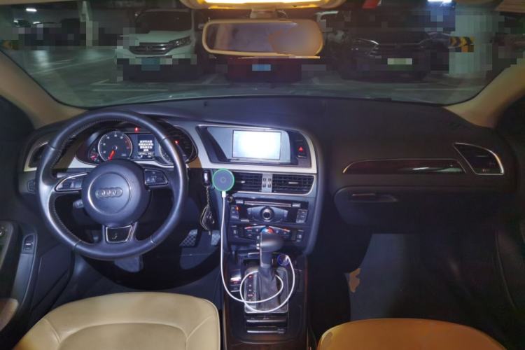 Used Audi A4L 2013 35 TFSI Automatic Comfort Model Center Console