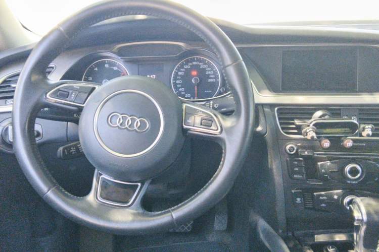 Used Audi A4L 2013 35 TFSI Automatic Standard Model Center Console