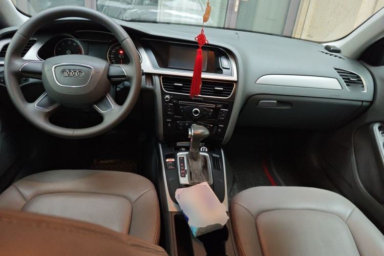 Used Audi A4L 2013 30 TFSI Automatic Comfort Model Center Console