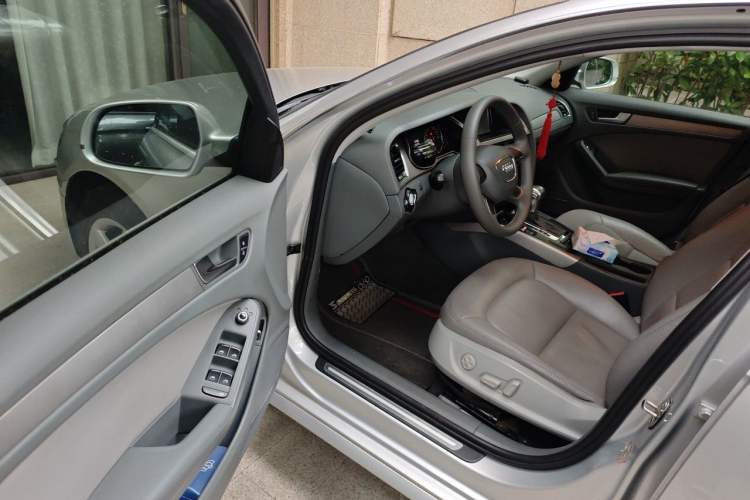 Used Audi A4L 2013 30 TFSI Automatic Comfort Model Driver Seat