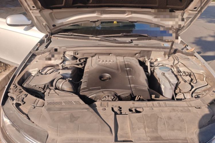 Used Audi A4L 2013 35 TFSI Automatic Standard Model Engine Bay