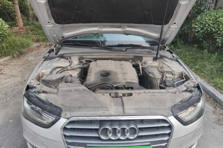 Used Audi A4L 2013 35 TFSI Automatic Standard Model Engine Bay