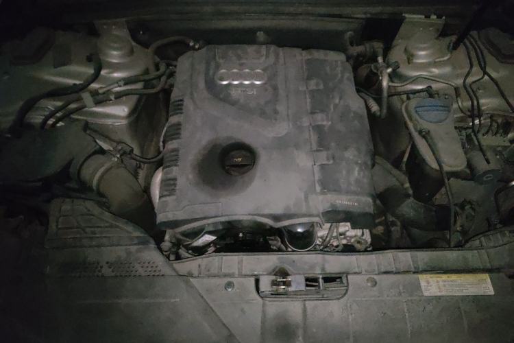 Used Audi A4L 2013 35 TFSI Automatic Comfort Model Engine Bay