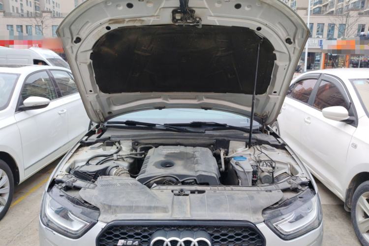 Used Audi A4L 2013 35 TFSI Automatic Standard Model Engine Bay