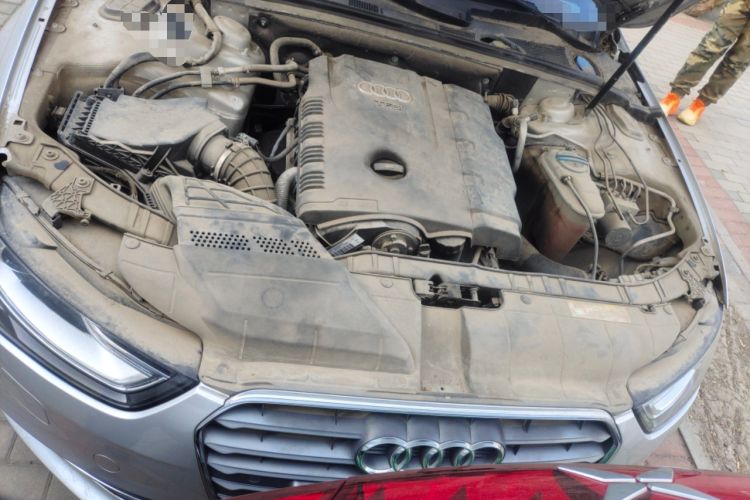 Used Audi A4L 2013 35 TFSI Automatic Standard Model Engine Bay