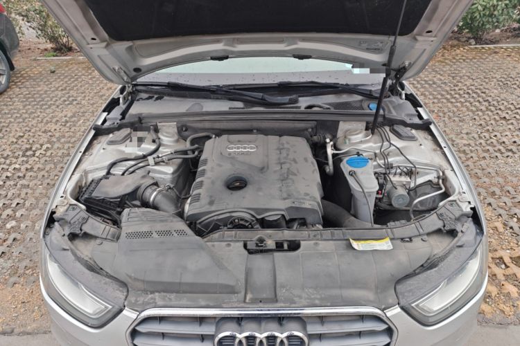 Used Audi A4L 2013 35 TFSI Automatic Standard Model Engine Bay