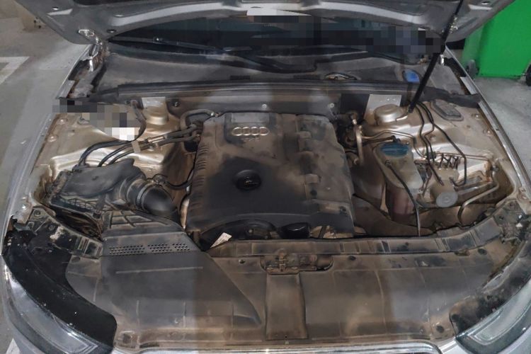 Used Audi A4L 2013 35 TFSI Automatic Technology Edition Engine Bay