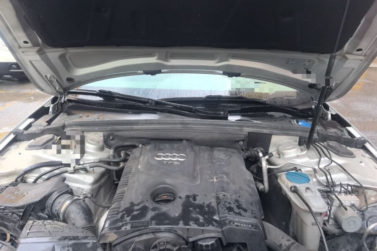 Used Audi A4L 2013 35 TFSI Automatic Standard Model Engine Bay