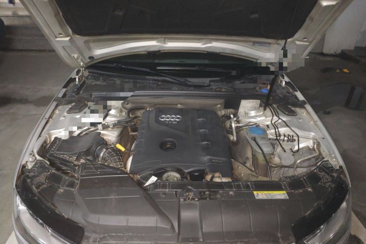 Used Audi A4L 2013 35 TFSI Automatic Standard Model Engine Bay