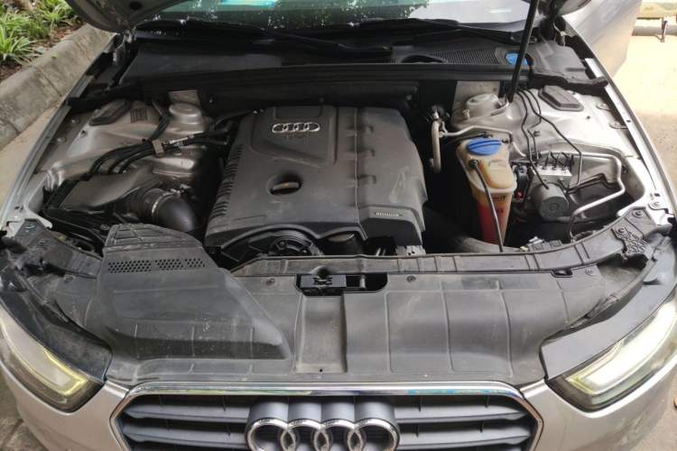 Used Audi A4L 2013 35 TFSI Automatic Standard Model Engine Bay