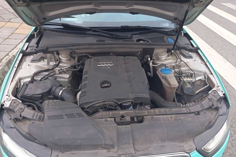 Used Audi A4L 2013 35 TFSI Automatic Standard Model Engine Bay