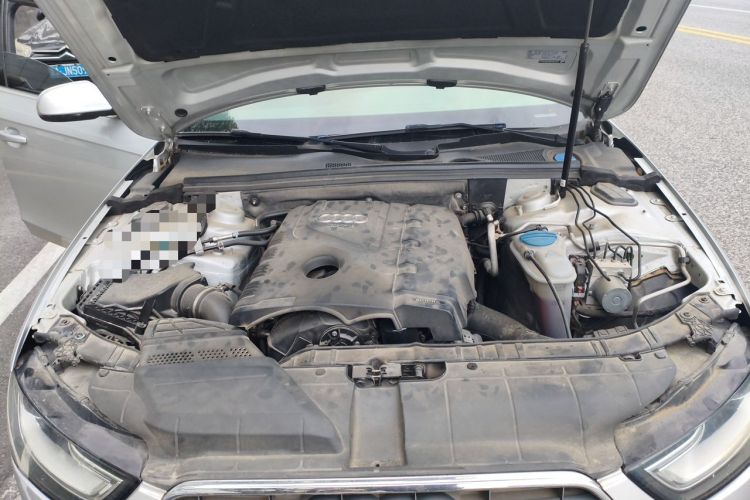 Used Audi A4L 2013 35 TFSI Automatic Standard Model Engine Bay