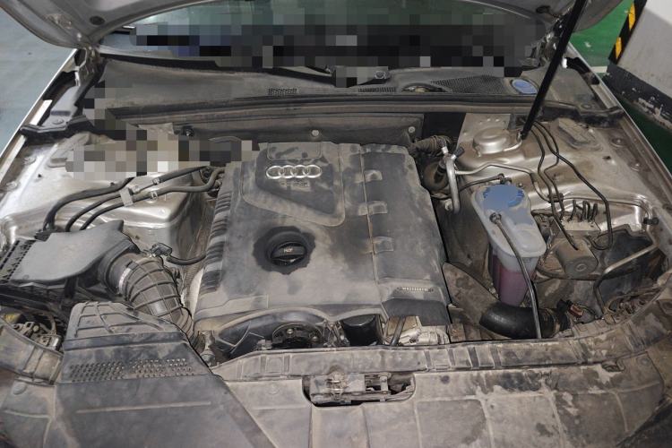 Used Audi A4L 2013 35 TFSI Automatic Standard Model Engine Bay