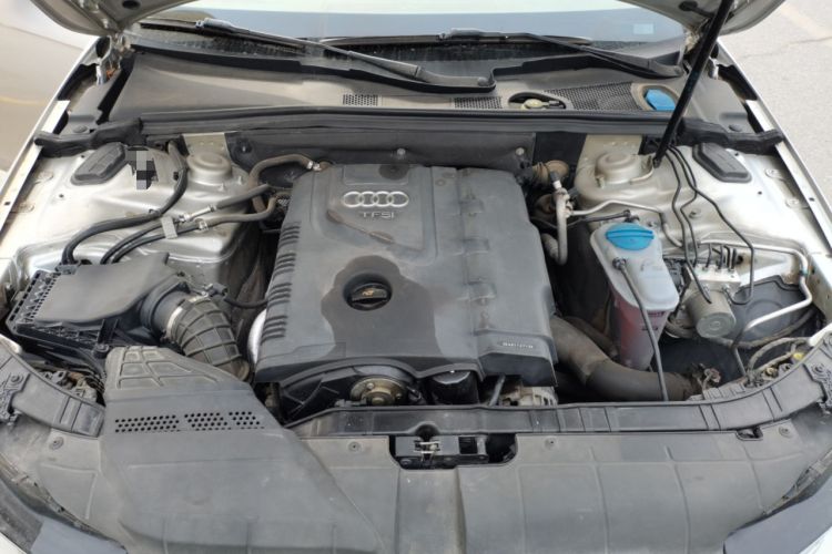 Used Audi A4L 2013 40 TFSI quattro Sport version Engine Bay