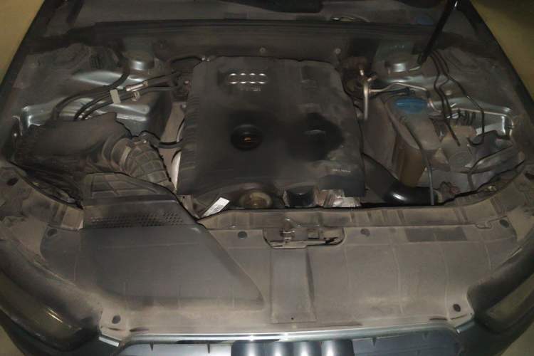 Used Audi A4L 2013 35 TFSI Automatic Standard Model Engine Bay