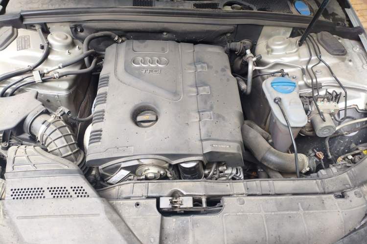Used Audi A4L 2013 35 TFSI Automatic Standard Model Engine Bay
