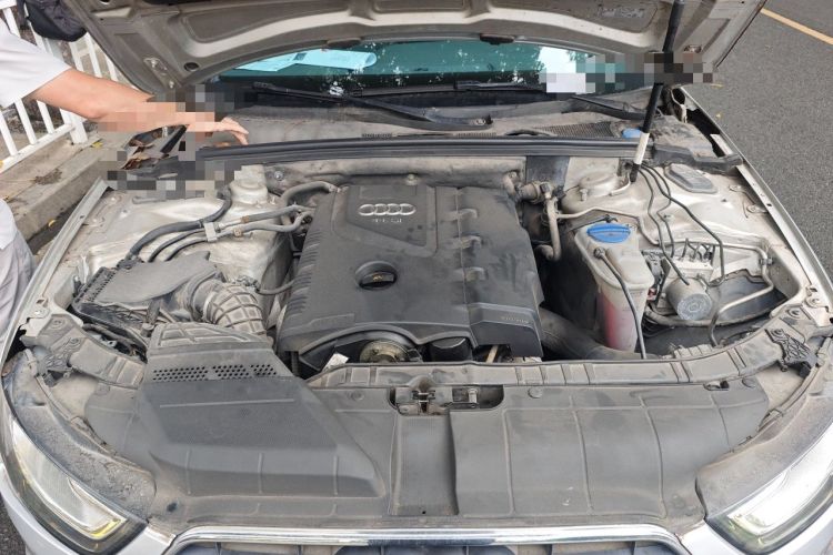 Used Audi A4L 2013 35 TFSI Automatic Technology Edition Engine Bay