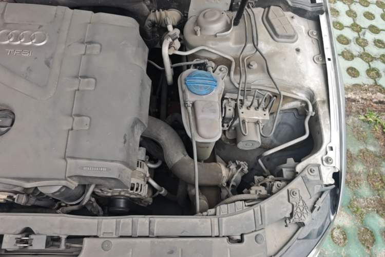 Used Audi A4L 2013 35 TFSI Automatic Comfort Model Engine Bay Left