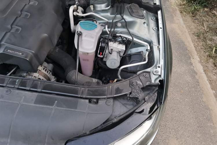 Used Audi A4L 2013 35 TFSI Automatic Comfort Model Engine Bay Left