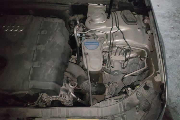 Used Audi A4L 2013 35 TFSI Automatic Comfort Model Engine Bay Left