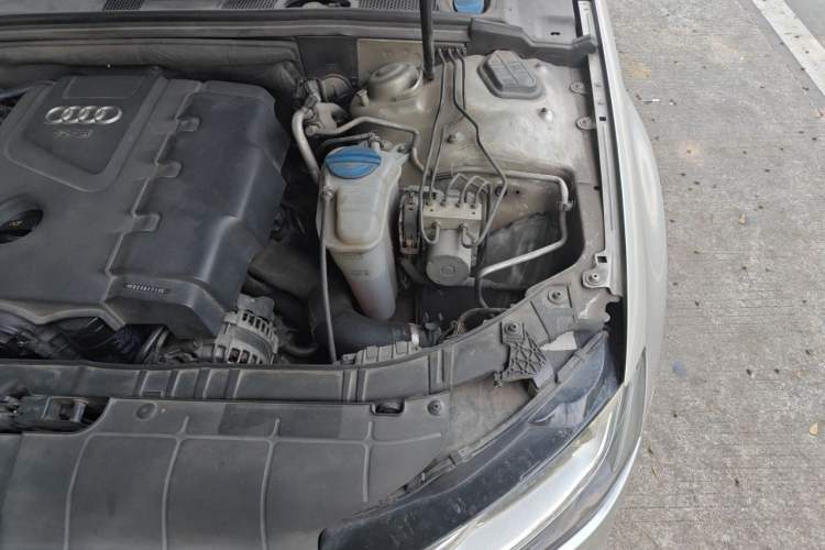 Used Audi A4L 2013 35 TFSI Automatic Comfort Model Engine Bay Left