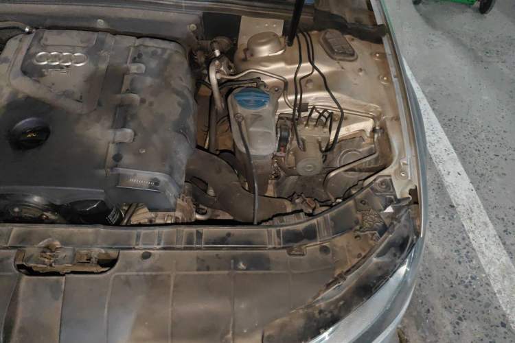 Used Audi A4L 2013 35 TFSI Automatic Technology Edition Engine Bay Left