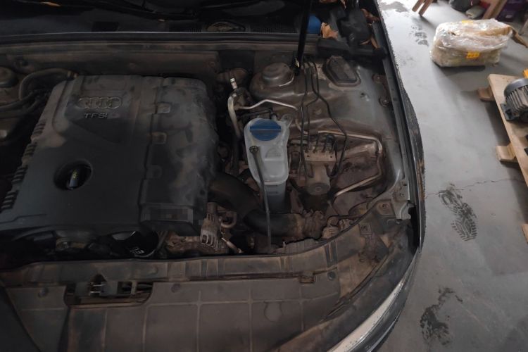 Used Audi A4L 2013 35 TFSI Automatic Comfort Model Engine Bay Left