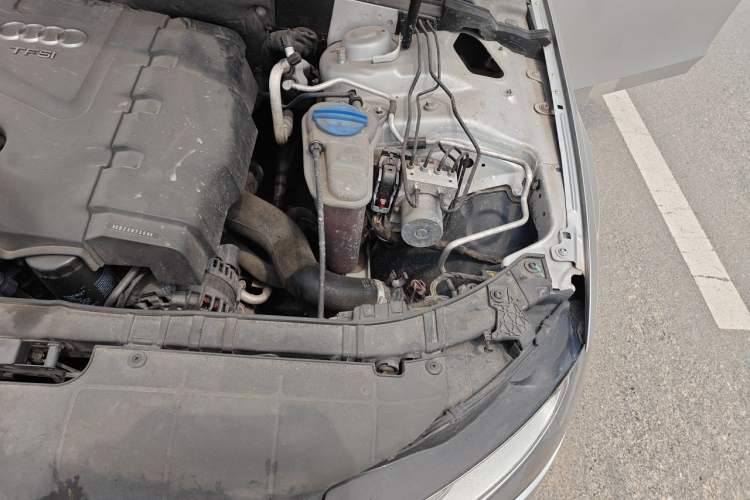 Used Audi A4L 2013 35 TFSI Automatic Standard Model Engine Bay Left