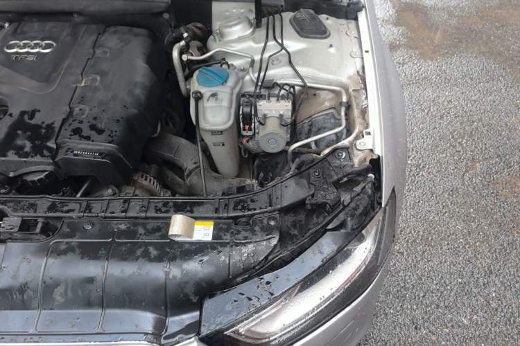 Used Audi A4L 2013 35 TFSI Automatic Standard Model Engine Bay Left