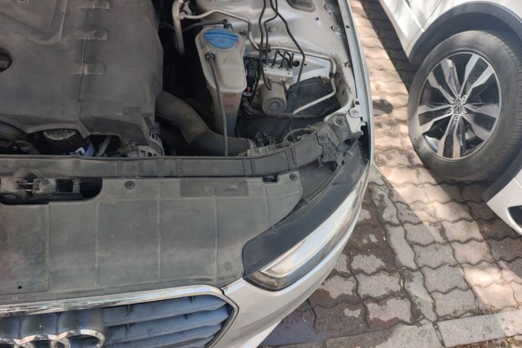 Used Audi A4L 2013 35 TFSI Automatic Comfort Model Engine Bay Left