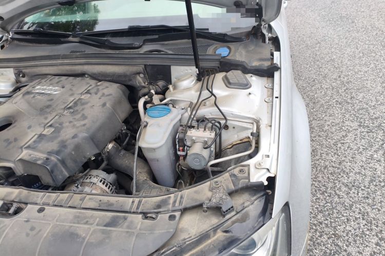 Used Audi A4L 2013 35 TFSI Automatic Standard Model Engine Bay Left