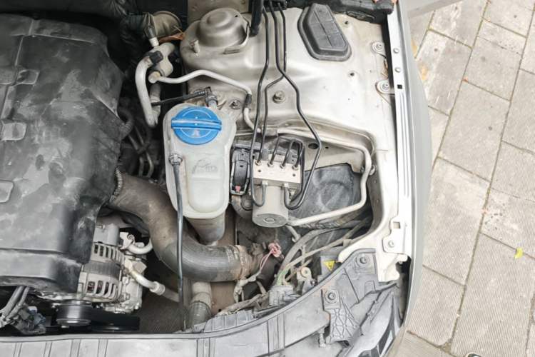 Used Audi A4L 2013 35 TFSI Automatic Standard Model Engine Bay Left