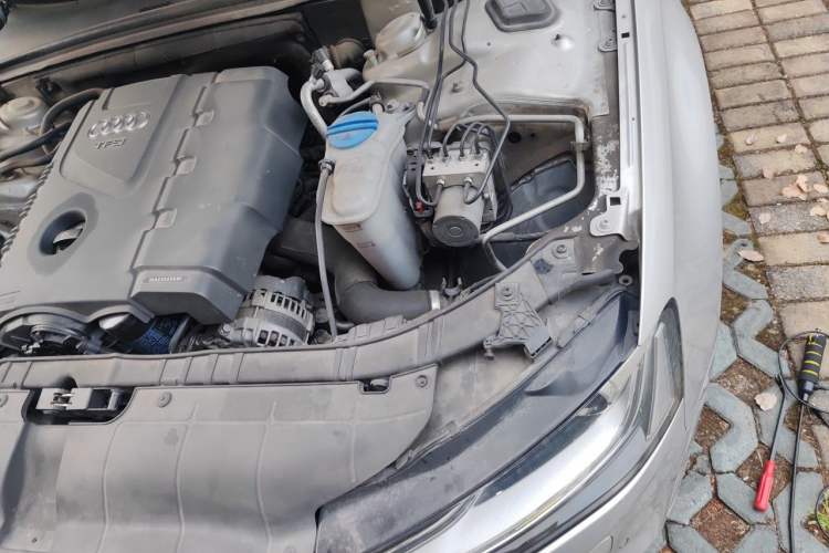 Used Audi A4L 2013 35 TFSI Automatic Technology Edition Engine Bay Left