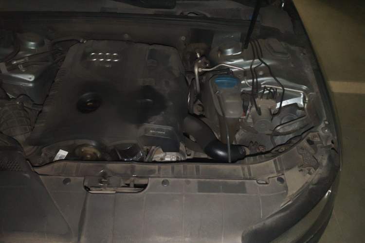 Used Audi A4L 2013 35 TFSI Automatic Standard Model Engine Bay Left