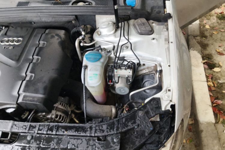 Used Audi A4L 2013 35 TFSI Automatic Standard Model Engine Bay Left