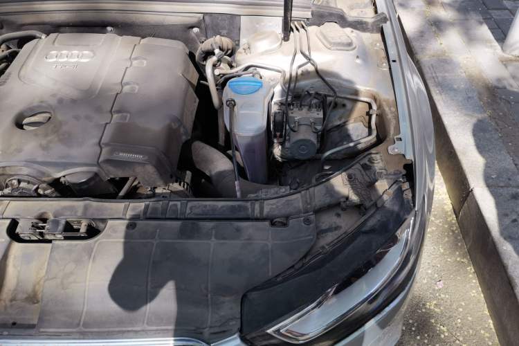 Used Audi A4L 2013 35 TFSI Automatic Standard Model Engine Bay Left