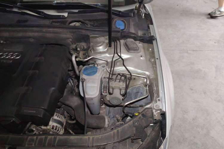 Used Audi A4L 2013 35 TFSI Automatic Technology Edition Engine Bay Left