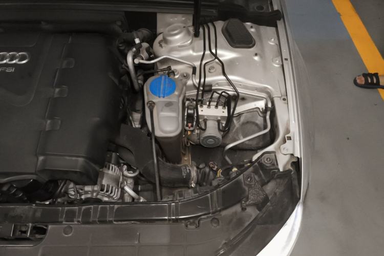 Used Audi A4L 2013 35 TFSI Automatic Comfort Model Engine Bay Left