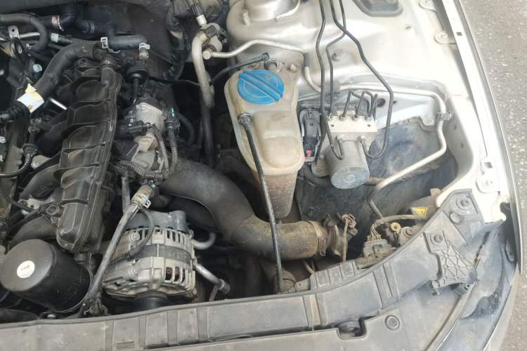 Used Audi A4L 2013 35 TFSI Automatic Standard Model Engine Bay Left