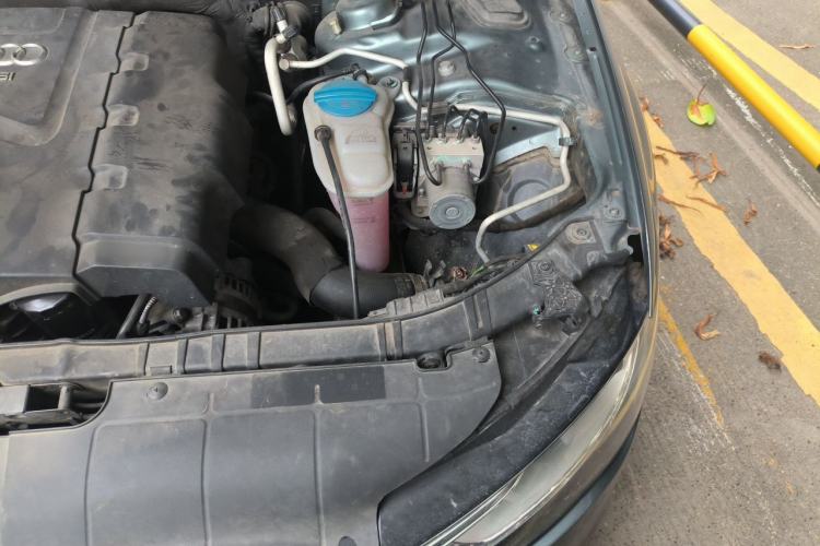 Used Audi A4L 2013 35 TFSI Automatic Standard Model Engine Bay Left