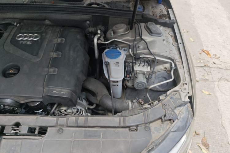 Used Audi A4L 2013 35 TFSI Automatic Comfort Model Engine Bay Left