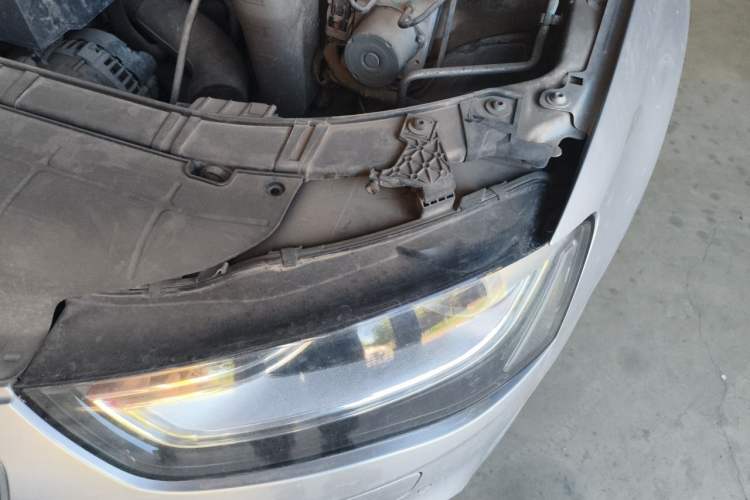 Used Audi A4L 2013 35 TFSI Automatic Standard Model Engine Bay Left