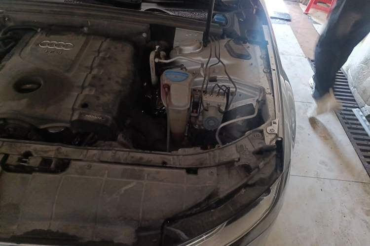 Used Audi A4L 2013 35 TFSI Automatic Technology Edition Engine Bay Left