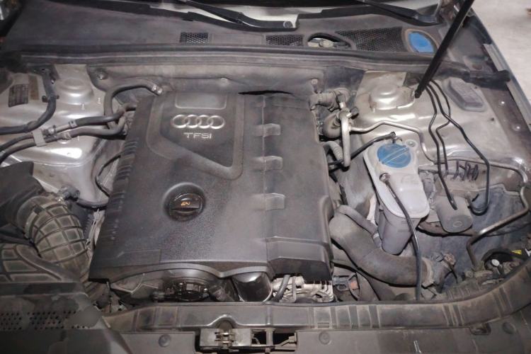 Used Audi A4L 2013 35 TFSI Automatic Technology Edition Engine Bay