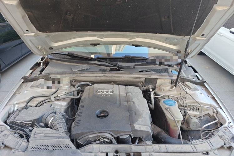 Used Audi A4L 2013 35 TFSI Automatic Standard Model Engine Bay